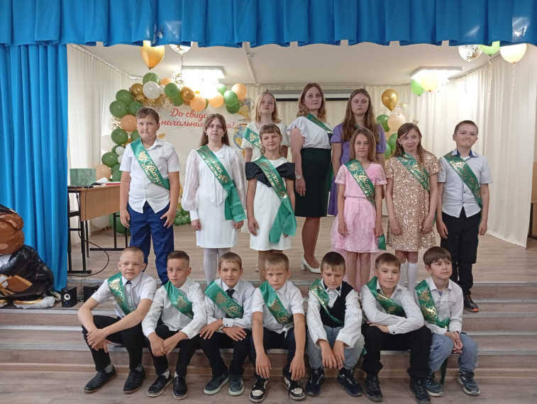 Выпускной для учащихся 4 класса.